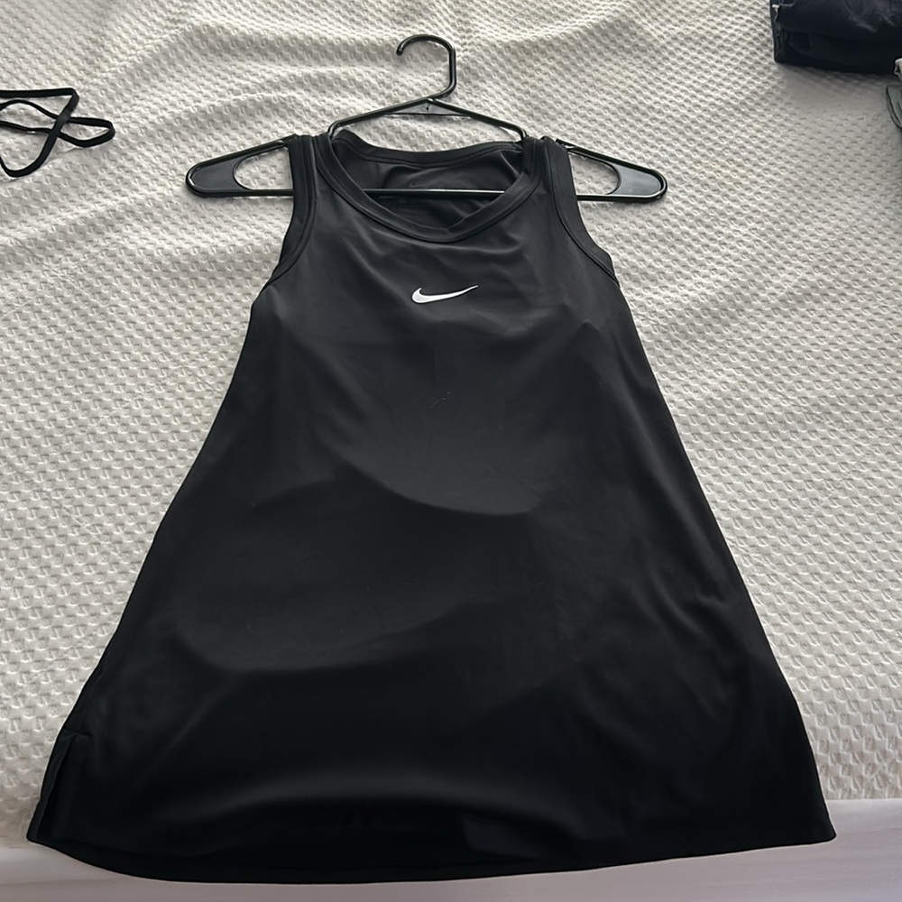 Nike women’s dri-fit tank top